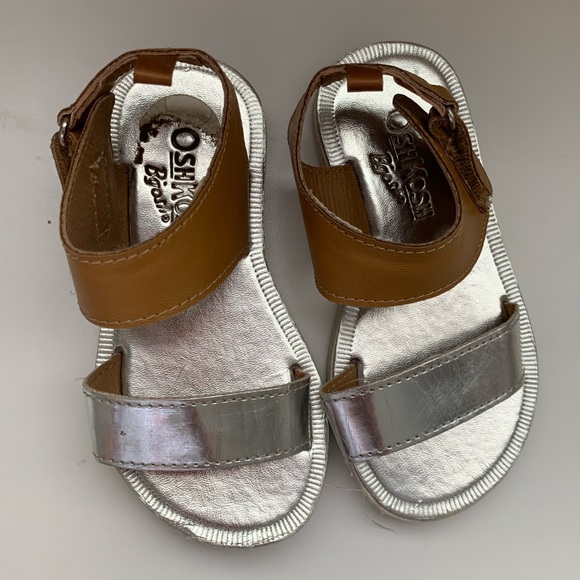 Oshkosh size 7t sandals - Picture 6 of 6